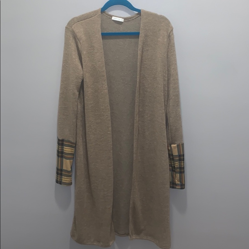 Long length cardigan / duster with plaid sleeve